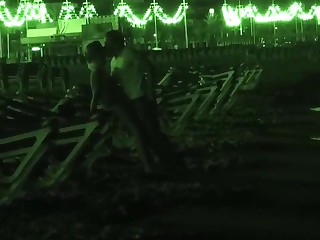 Бесстыжие туристы занялись публичным сексом на ночном пляже